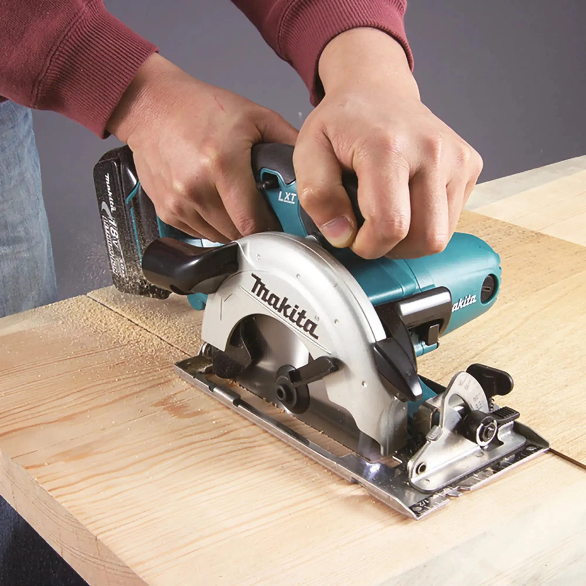 Scie circulaire Makita DSS501ZJ18V